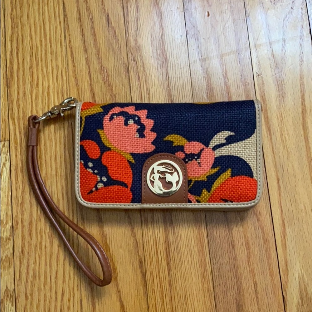 clutch wristlet